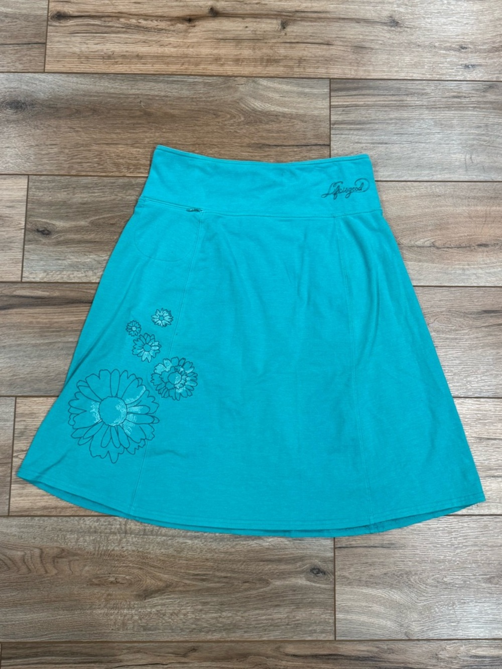 LIFE IS GOOD 2000s Sky Blue Floral Embroidery Midi Skirt | Size Small